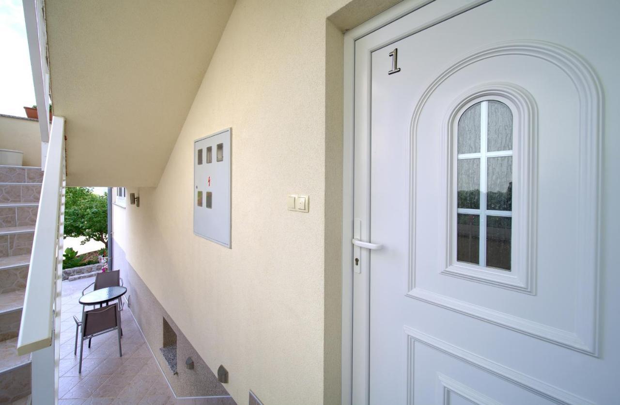 Apartmani Mara Matic Malinska Dış mekan fotoğraf