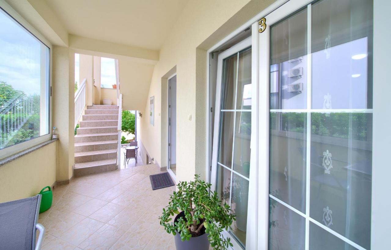 Apartmani Mara Matic Malinska Dış mekan fotoğraf